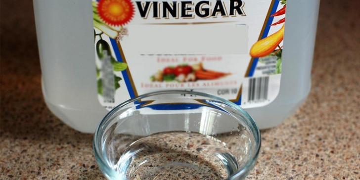 vinegar-removes-wet-stains