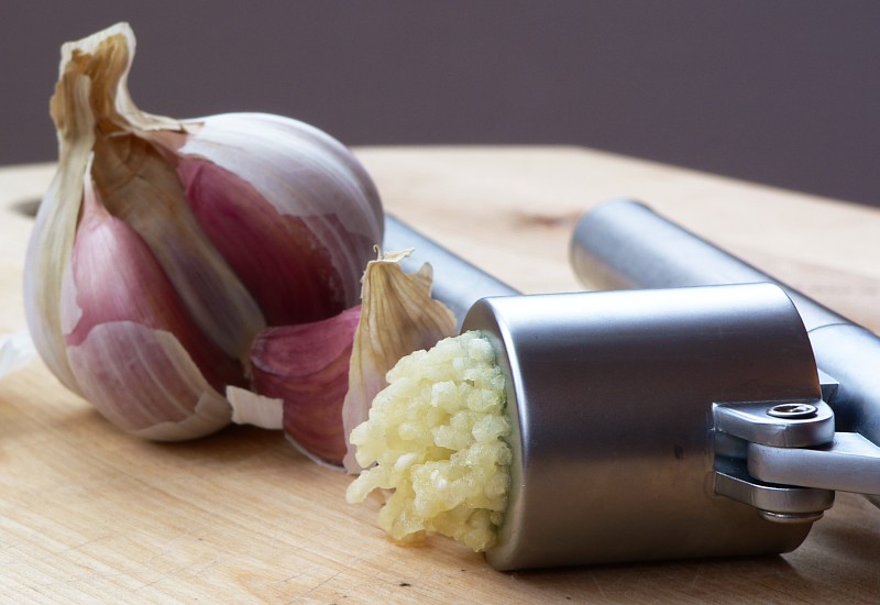 Garlic and garlic paste