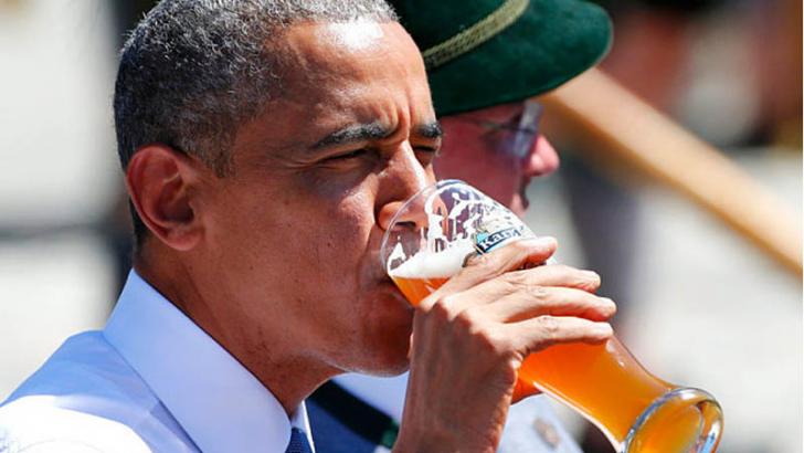 obama drinking beer